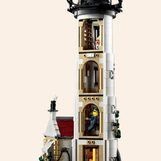 Motorized Lighthouse 21335
